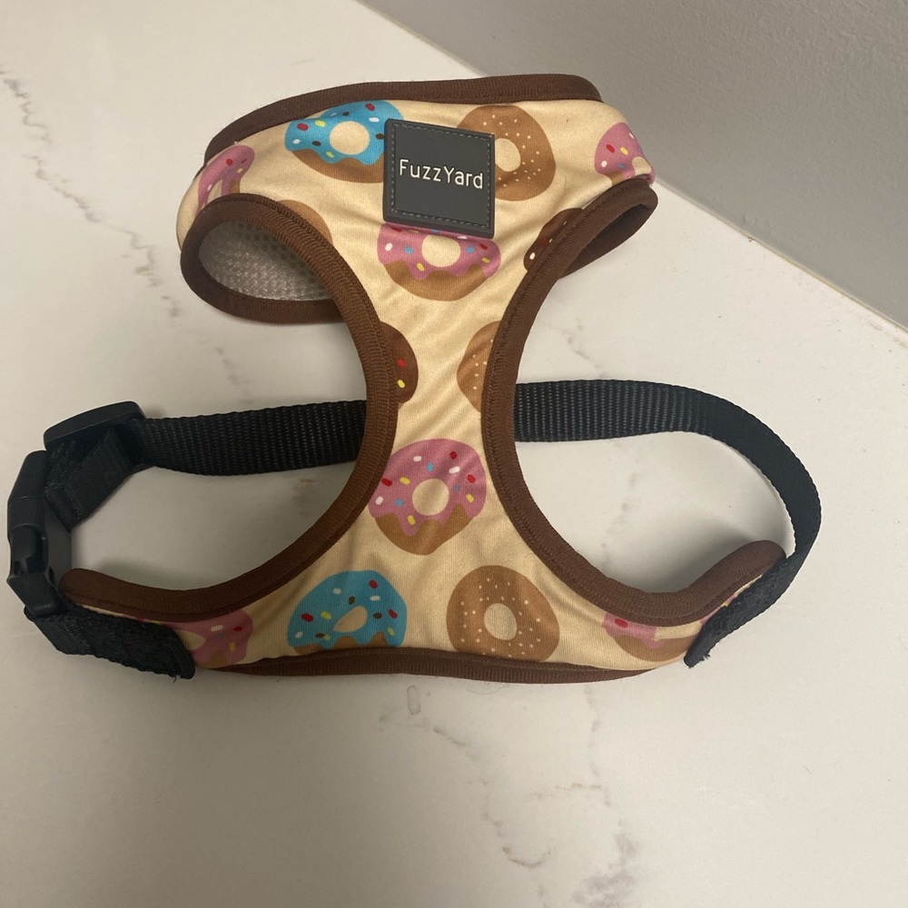 Puppy harness with donuts